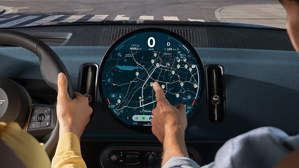 MINI Electromobility - OLED cid with navigation
